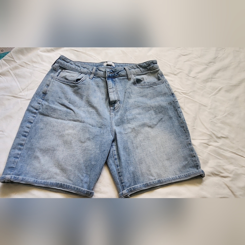 High-Rise Denim Bermuda white washed Shorts